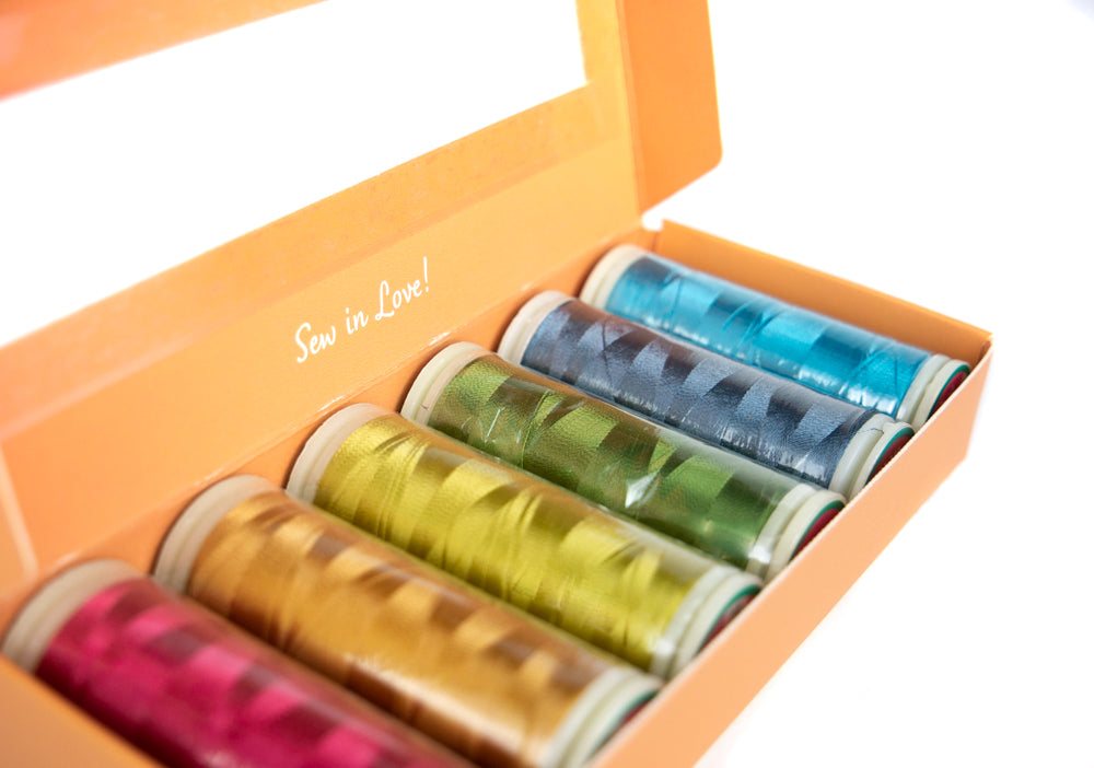 Tiffany’s Touch of a Rainbow by Edyta Sitar - Invisible Thread Pack WonderFil Online EU